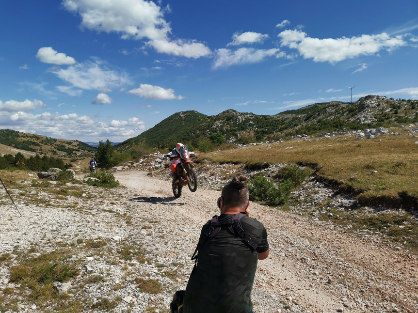 Actiongraphers in action: photographing the rally