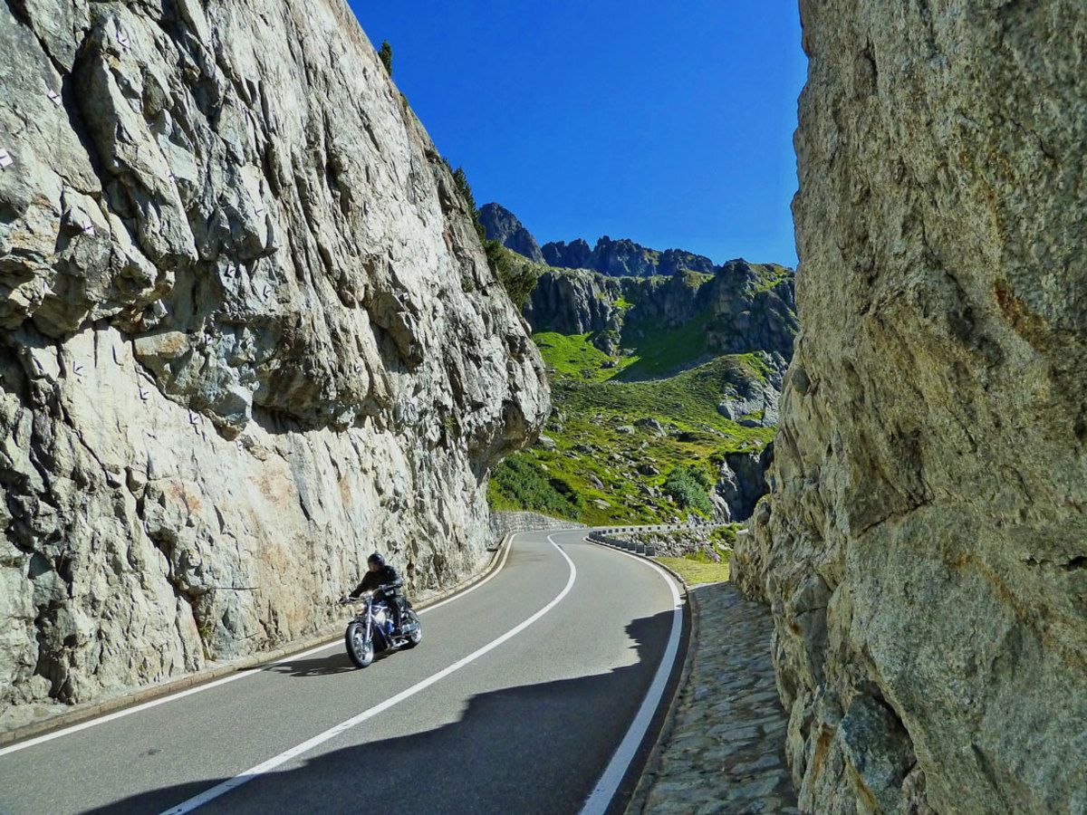 Motorcycle Tours Switzerland | MOTOURISMO