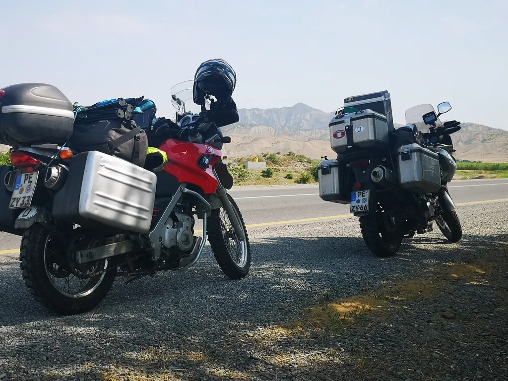 Motorradmomente: Der Osten als Himmelsrichtung, auf zwei Rädern bereist
