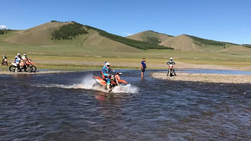 Motorradreise Mongolei: Enduro Tour ins Vulkanland
