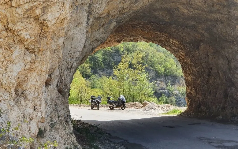 Motorradreise Montenegro: Berge & Adriaküste