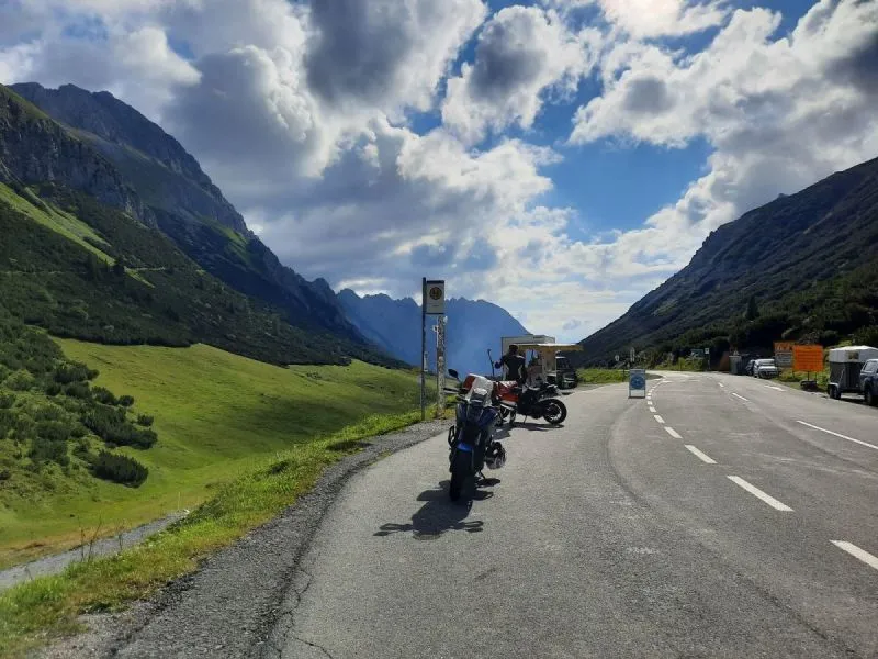 Motorradreise Tirol: Kurvenparadies 4-Länder-Tour