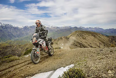 Mit gutem Grund haben die KTM Adventure Rallye und die BMW GS-Trophy bereits in Neuseeland stattgefunden – das kleine Land im Südpazifik ist zweifelsohne ein Paradies für Schotterfans, denn unzählige Offroadstrecken führen durch eine spektakulär vielfältige Landschaft.